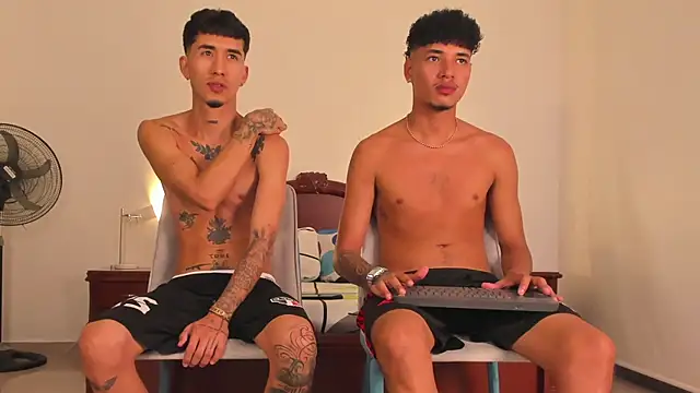 Snapshot of Ian_and_Noah chatting on September 8, 2025, 11:59 pm Ian and Noah online show from September 8, 2025, 11:59 pm