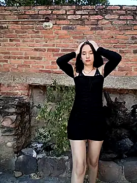 sweet outdoor charm online show from February 5, 2026, 7:18 pm