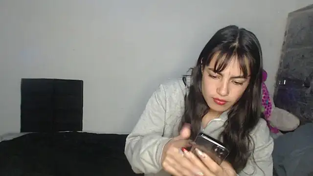 skinny sweet2411 online show from April 18, 2026, 9:35 am