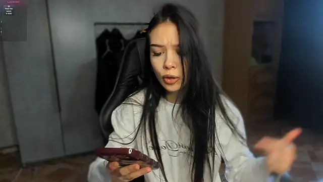 SweetyDeviliya online show from April 14, 2026, 6:08 am