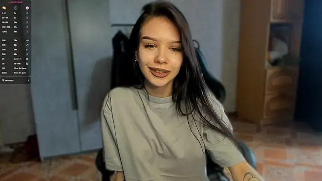 SweetyDeviliya online show from May 28, 2026, 4:43 am