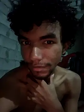 Reynold2608 online show from October 16, 2025, 11:39 pm