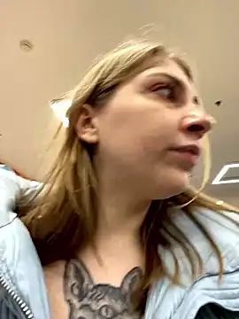 Snapshot of Sunny___Bunny chatting on December 5, 2024, 2:22 pm Sunny Bunny online show from December 5, 2024, 2:22 pm