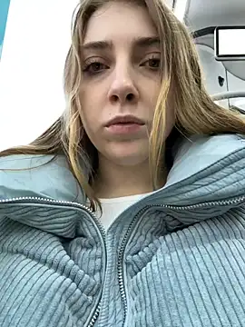 Snapshot of Sunny___Bunny chatting on December 19, 2024, 12:12 pm Sunny Bunny online show from December 19, 2024, 12:12 pm