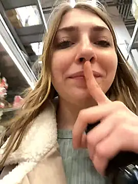 Snapshot of Sunny___Bunny chatting on December 25, 2024, 10:05 pm Sunny Bunny online show from December 25, 2024, 10:05 pm