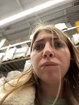 Snapshot of Sunny___Bunny chatting on January 1, 2025, 4:18 pm Sunny Bunny online show from January 1, 2025, 4:18 pm