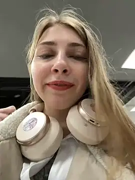 Snapshot of Sunny___Bunny chatting on January 22, 2025, 2:14 pm Sunny Bunny online show from January 22, 2025, 2:14 pm