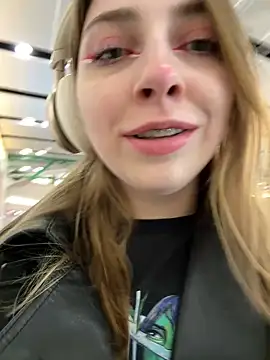 Snapshot of Sunny___Bunny chatting on March 11, 2025, 4:07 pm Sunny Bunny online show from March 11, 2025, 4:07 pm