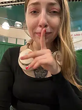 Snapshot of Sunny___Bunny chatting on March 17, 2025, 5:05 pm Sunny Bunny online show from March 17, 2025, 5:05 pm