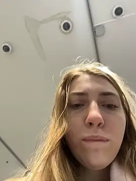 Snapshot of Sunny___Bunny chatting on September 24, 2025, 8:39 am Sunny Bunny online show from September 24, 2025, 8:39 am