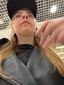 Snapshot of Sunny___Bunny chatting on September 26, 2025, 8:29 am Sunny Bunny online show from September 26, 2025, 8:29 am