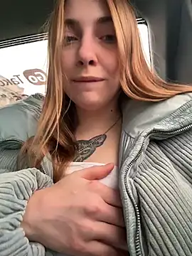 Snapshot of Sunny___Bunny chatting on December 3, 2025, 9:18 am Sunny Bunny online show from December 3, 2025, 9:18 am