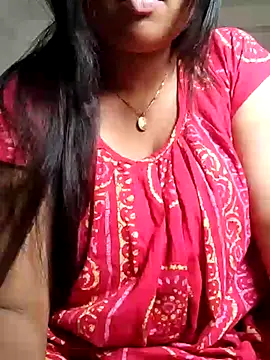 Snapshot of Priya_2222 chatting on February 27, 2025, 5:45 am Priya 2222 online show from February 27, 2025, 5:45 am