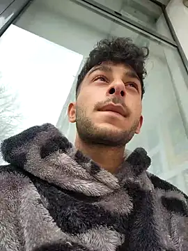 Snapshot of Iulianmarius12 chatting on March 3, 2025, 11:33 am Iulianmarius12 online show from March 3, 2025, 11:33 am