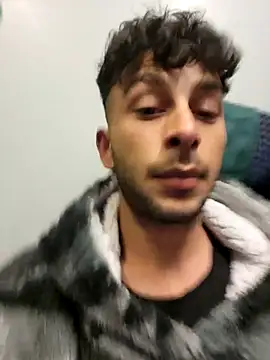 Snapshot of Iulianmarius12 chatting on March 18, 2025, 9:53 pm Iulianmarius12 online show from March 18, 2025, 9:53 pm