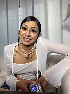 Hilary pinkk online show from January 17, 2025, 8:44 pm