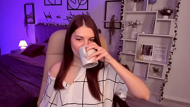 BellaSweetHeart online show from February 24, 2025, 1:31 pm