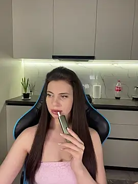 CurlyLara online show from April 1, 2026, 5:54 pm