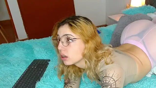 Thea Aphros  online show from October 9, 2025, 1:47 am