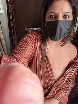 Snapshot of Reena_Darlinggg chatting on January 13, 2025, 10:03 am Reena Darlinggg online show from January 13, 2025, 10:03 am