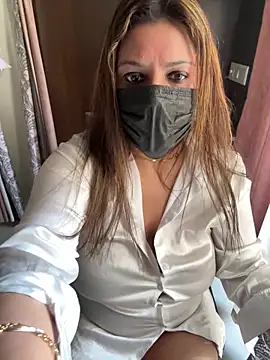 Snapshot of Reena_Darlinggg chatting on January 24, 2025, 6:24 am Reena Darlinggg online show from January 24, 2025, 6:24 am