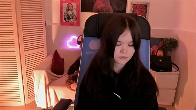 Elainebeness online show from November 6, 2025, 7:26 pm