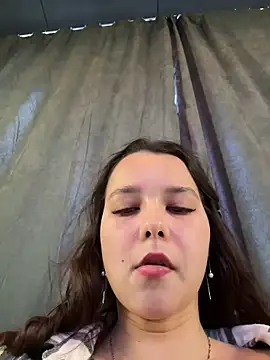 PoppyRobinson online show from December 13, 2024, 12:06 pm