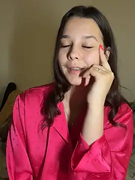 PoppyRobinson online show from December 19, 2024, 6:12 pm