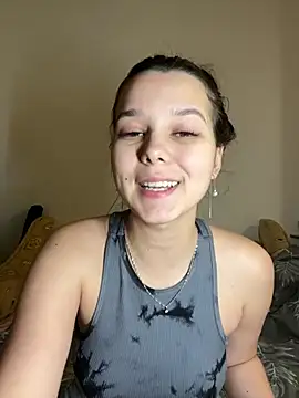 PoppyRobinson online show from January 6, 2025, 4:02 pm