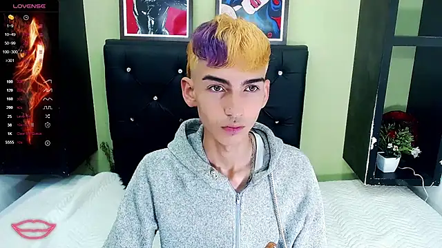 ttimy x boy online show from March 7, 2025, 7:38 pm