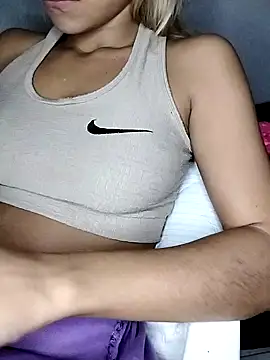 Snapshot of fofinhaa12 chatting on March 22, 2025, 10:06 am fofinhaa12 online show from March 22, 2025, 10:06 am