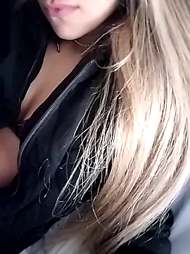 fofinhaa12 online show from November 15, 2025, 8:38 pm