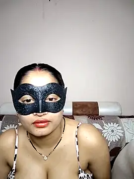 bigtitsqueen online show from April 4, 2026, 8:01 am