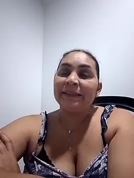 Snapshot of MirandaSoto chatting on January 27, 2025, 3:47 am MirandaSoto online show from January 27, 2025, 3:47 am