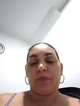 Snapshot of MirandaSoto chatting on January 28, 2025, 3:47 am MirandaSoto online show from January 28, 2025, 3:47 am
