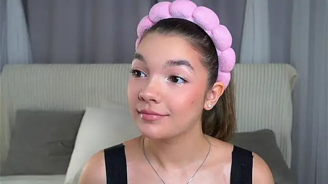 VeronaAppleberry online show from October 23, 2025, 11:31 am