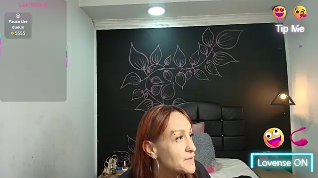 NatashaMason  online show from October 18, 2025, 11:55 am