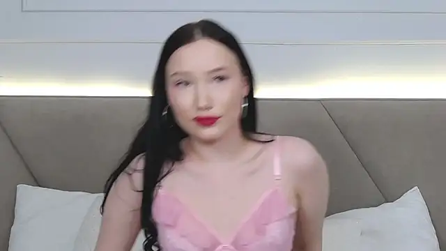 LeilaLow online show from January 21, 2025, 3:10 pm