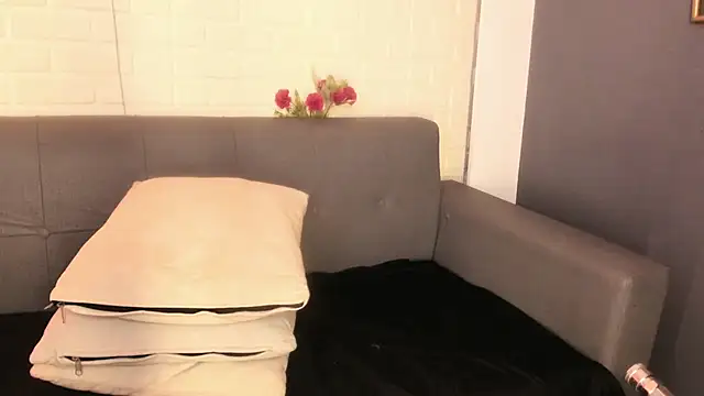 karina gomez 18 online show from November 15, 2025, 11:40 am