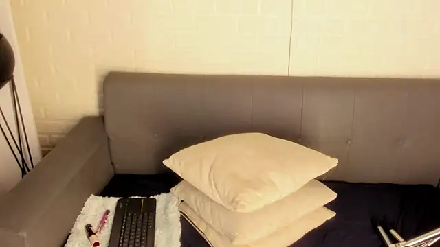 karina gomez 18 online show from December 15, 2025, 11:25 am