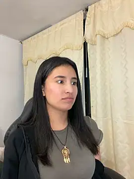 paulinamoons1 online show from May 12, 2026, 6:32 am