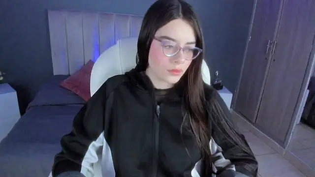 Charlotte Olsen  online show from February 6, 2025, 12:26 pm