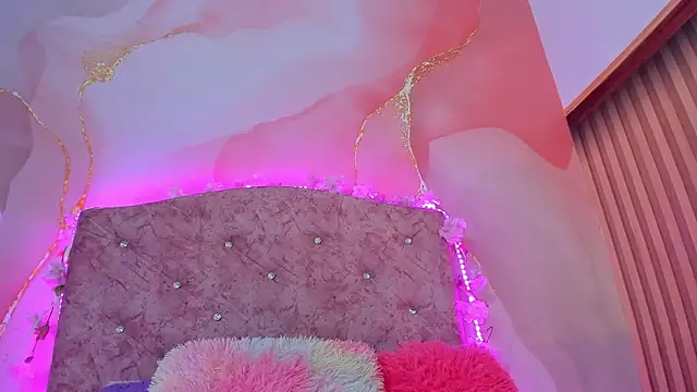 Snapshot of Bella__sweet chatting on February 22, 2025, 6:41 pm Bella sweet online show from February 22, 2025, 6:41 pm