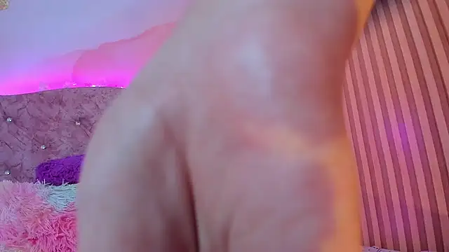 Snapshot of Bella__sweet chatting on February 22, 2025, 9:48 pm Bella sweet online show from February 22, 2025, 9:48 pm