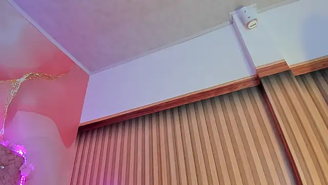 Snapshot of Bella__sweet chatting on March 4, 2025, 7:01 pm Bella sweet online show from March 4, 2025, 7:01 pm