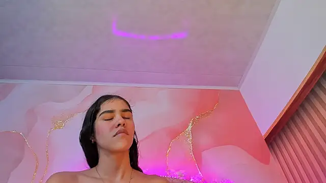 Snapshot of Bella__sweet chatting on March 11, 2025, 6:30 pm Bella sweet online show from March 11, 2025, 6:30 pm