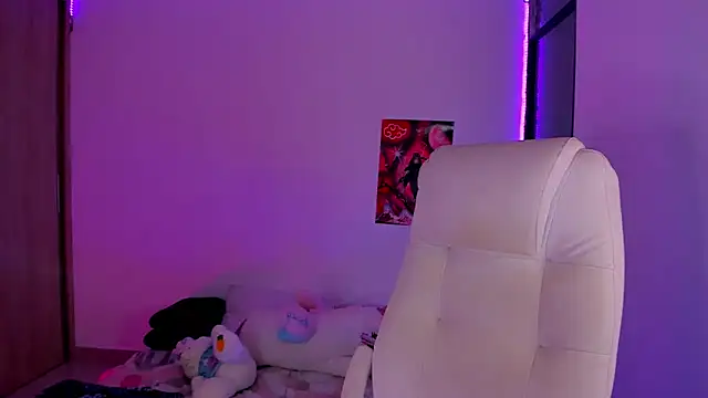 Snapshot of Cheelsea_ chatting on February 22, 2025, 4:40 am Cheelsea  online show from February 22, 2025, 4:40 am