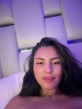 Maddy Rouse  online show from January 6, 2025, 1:42 am