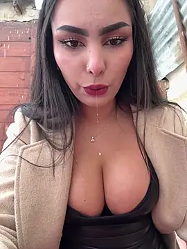 Maddy Rouse  online show from April 17, 2026, 9:07 pm