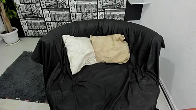 ChloeTurner  online show from February 4, 2025, 2:32 pm